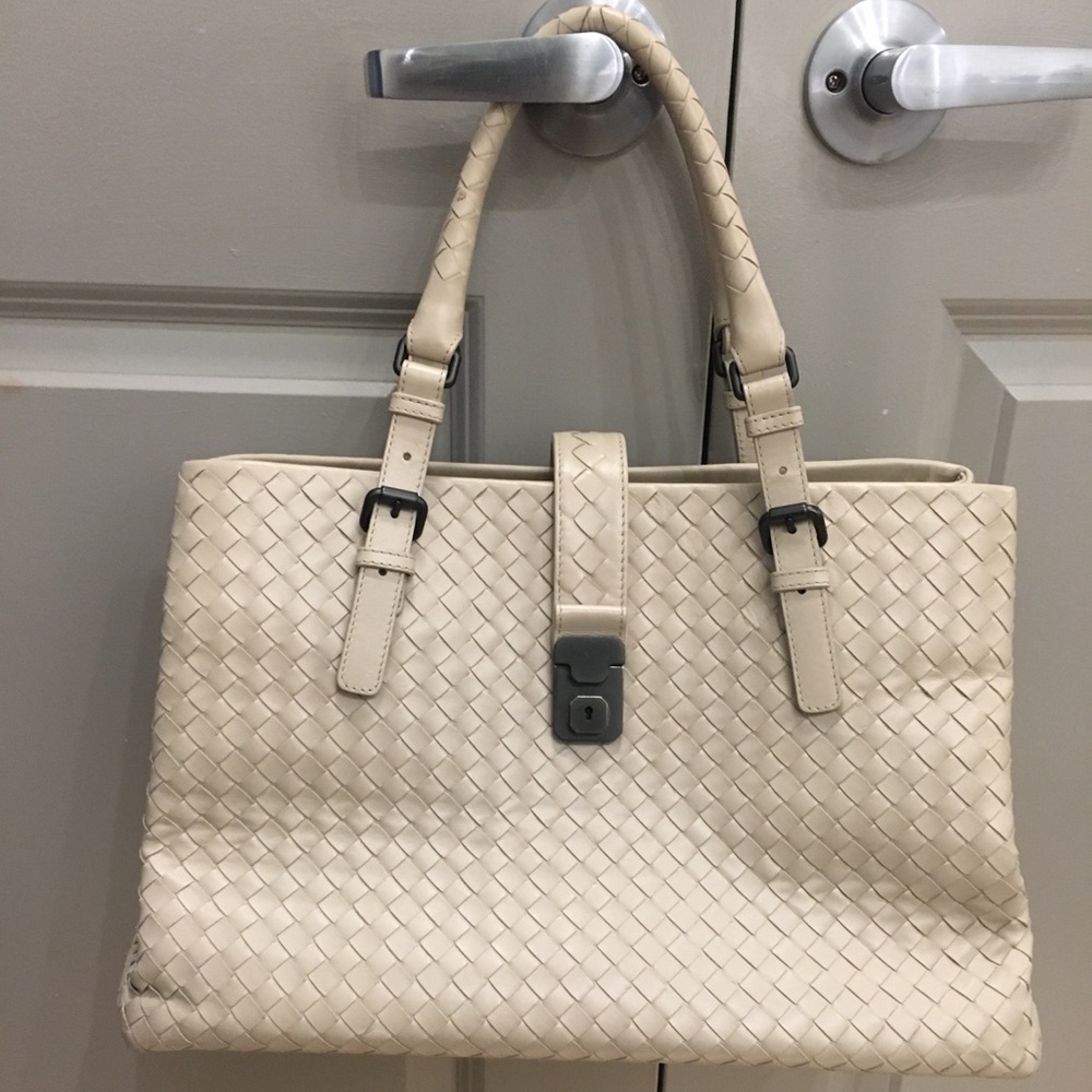 Bottega Veneta Roma Medium size tote ivory color